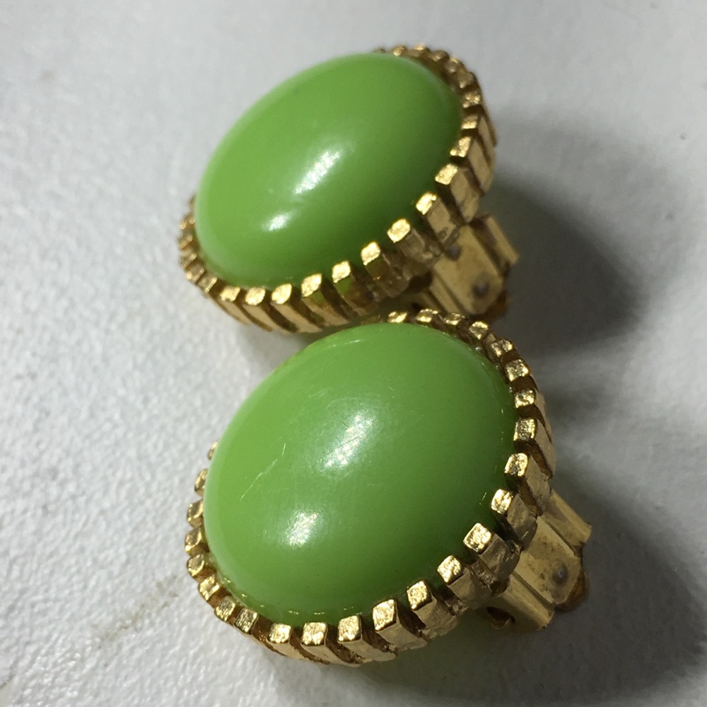 Vintage Green Gold Tone Clip On Earrings
